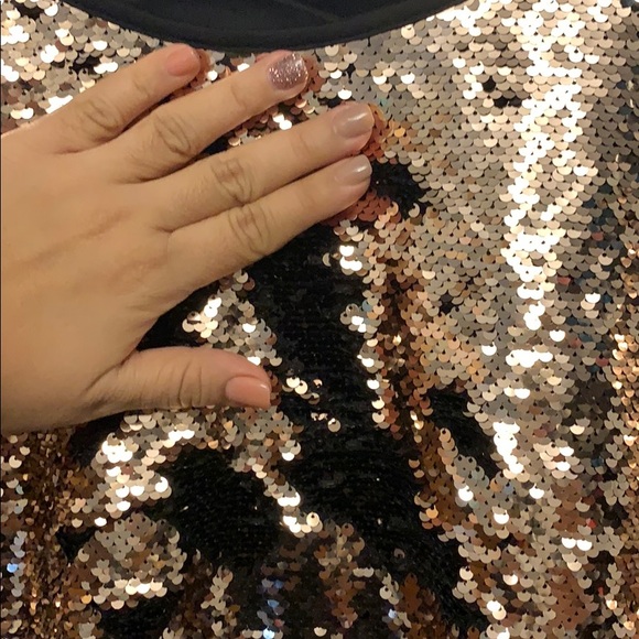 Reversing sequin blouse! - Picture 5 of 6